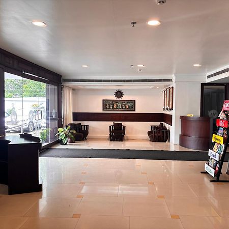 Maharani Hotel Kozhikode Bagian luar foto