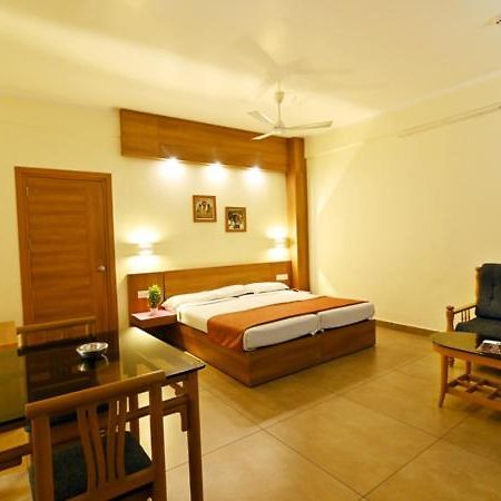 Maharani Hotel Kozhikode Bagian luar foto