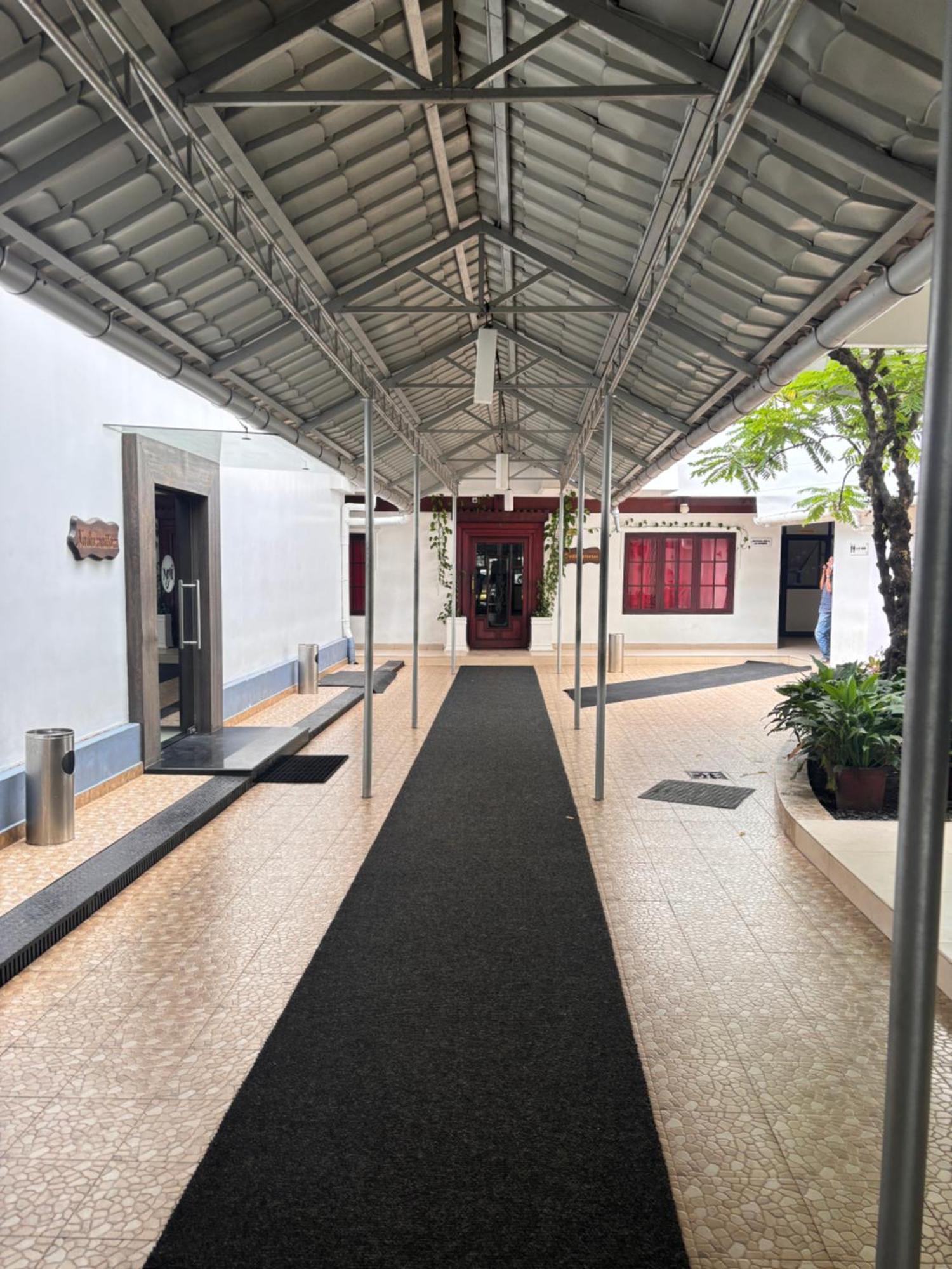 Maharani Hotel Kozhikode Bagian luar foto