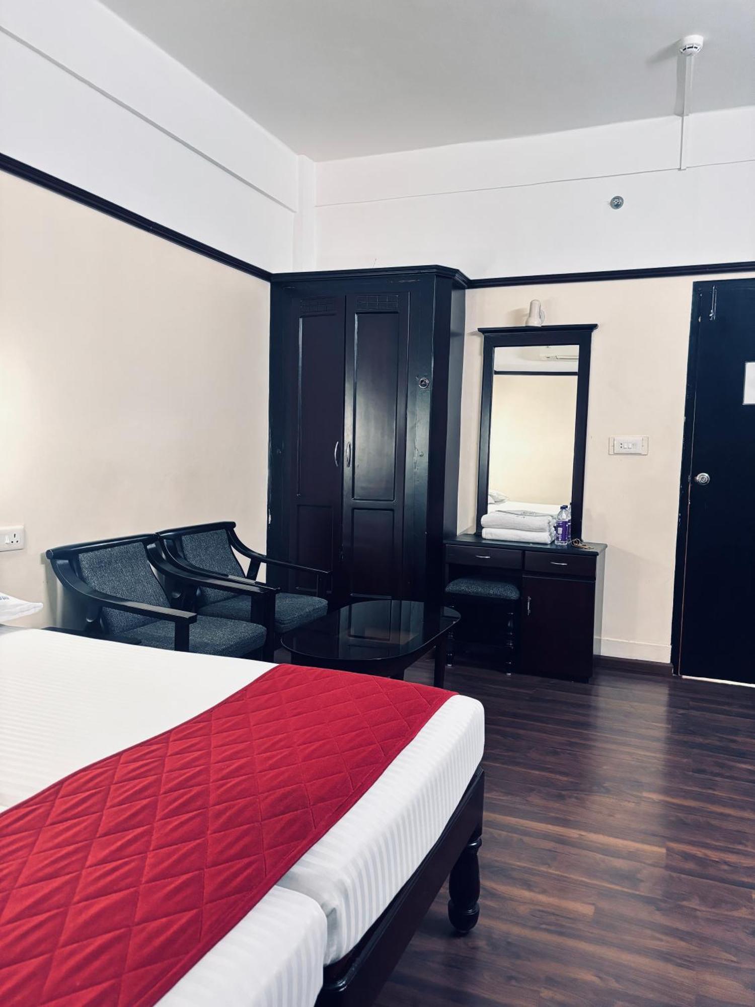 Maharani Hotel Kozhikode Bagian luar foto