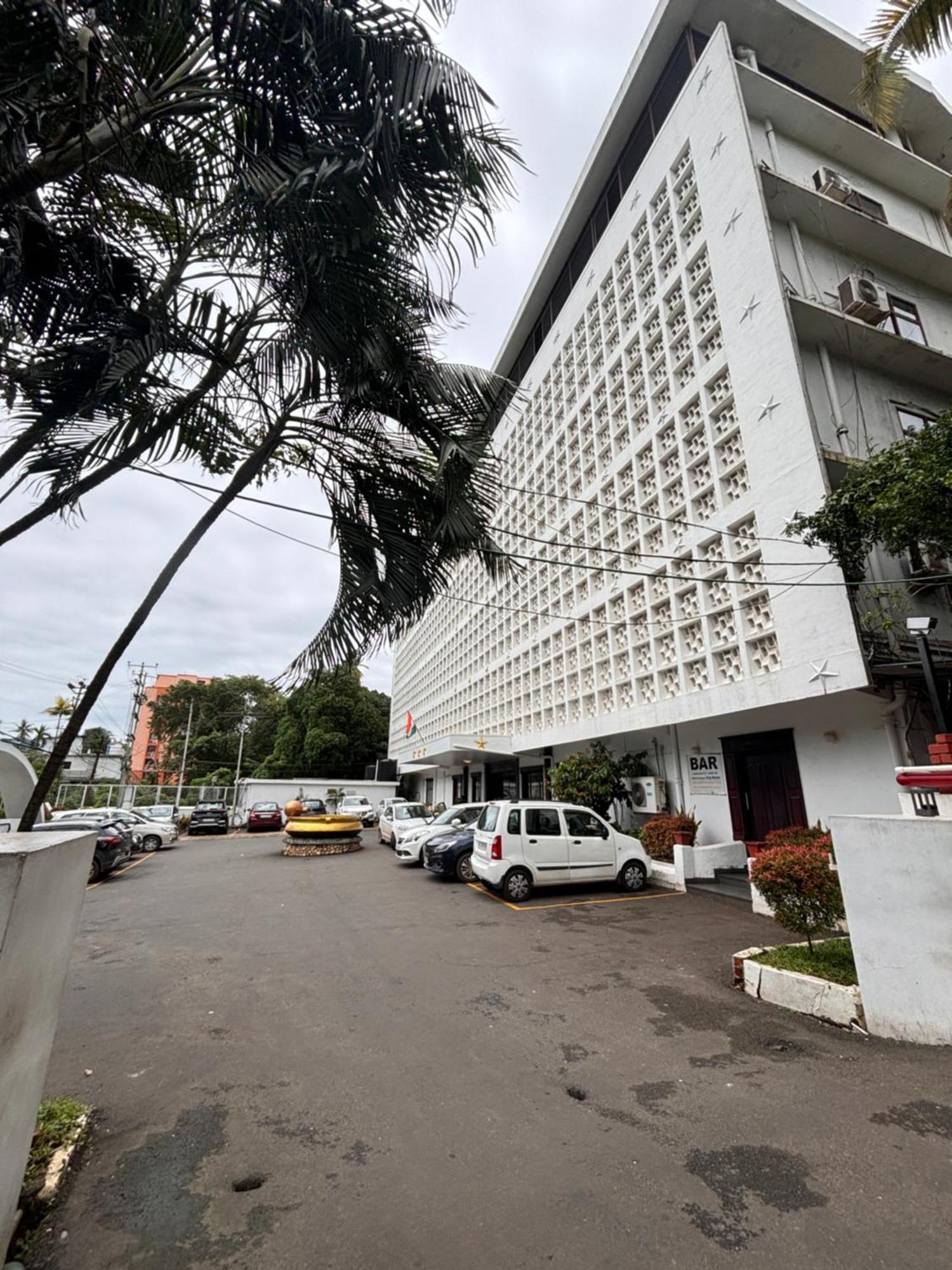 Maharani Hotel Kozhikode Bagian luar foto