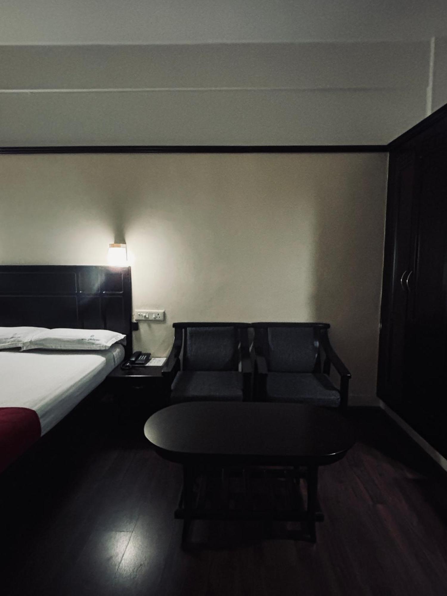Maharani Hotel Kozhikode Bagian luar foto