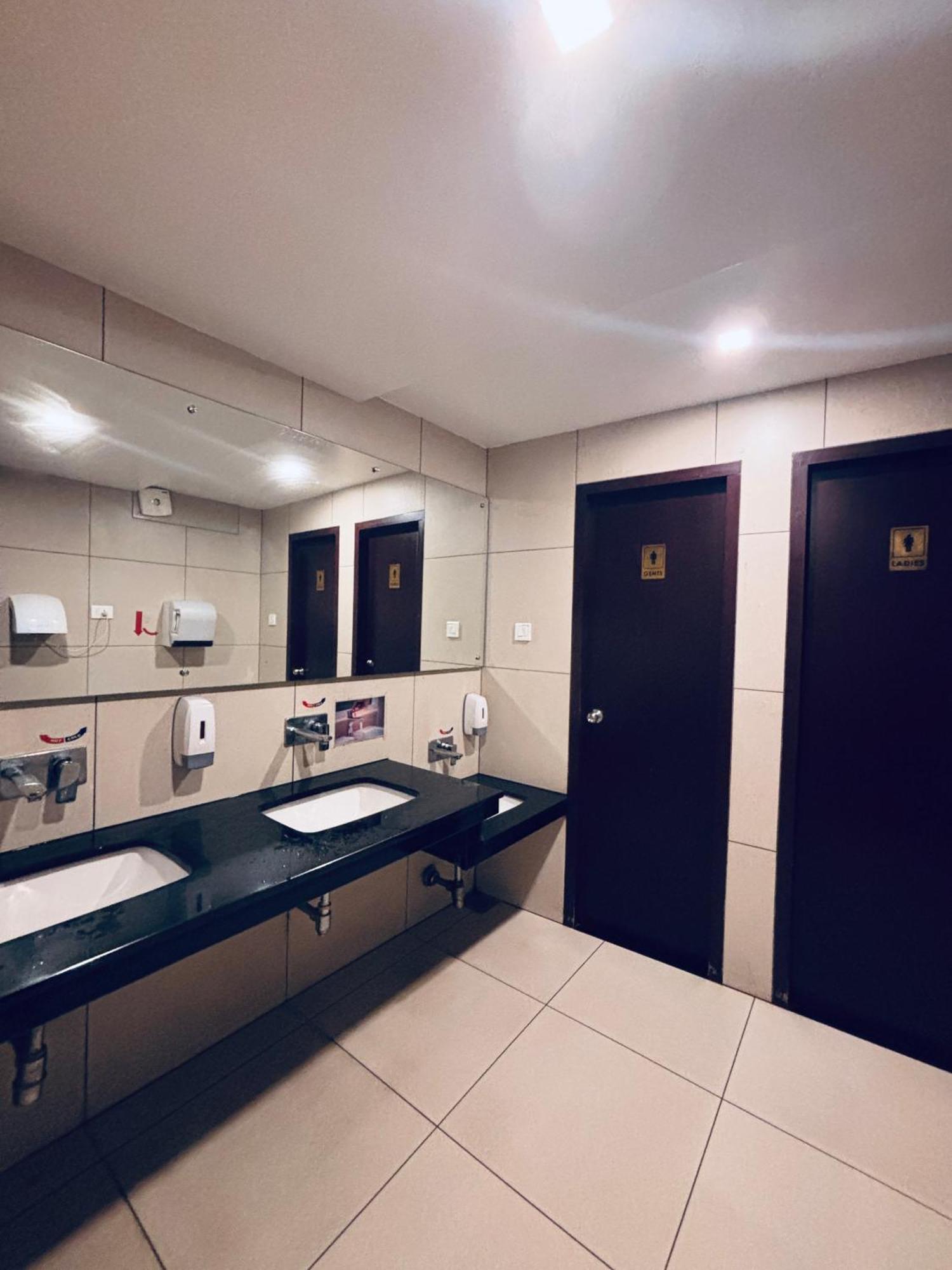 Maharani Hotel Kozhikode Bagian luar foto