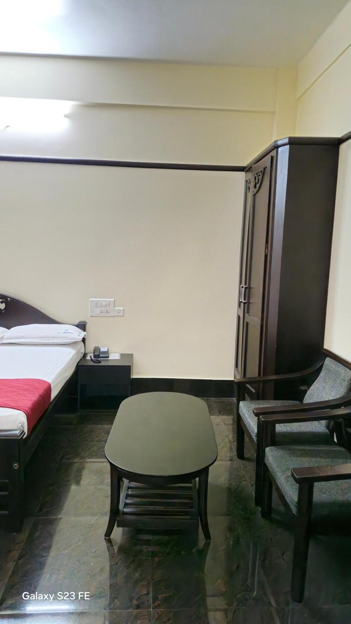 Maharani Hotel Kozhikode Bagian luar foto